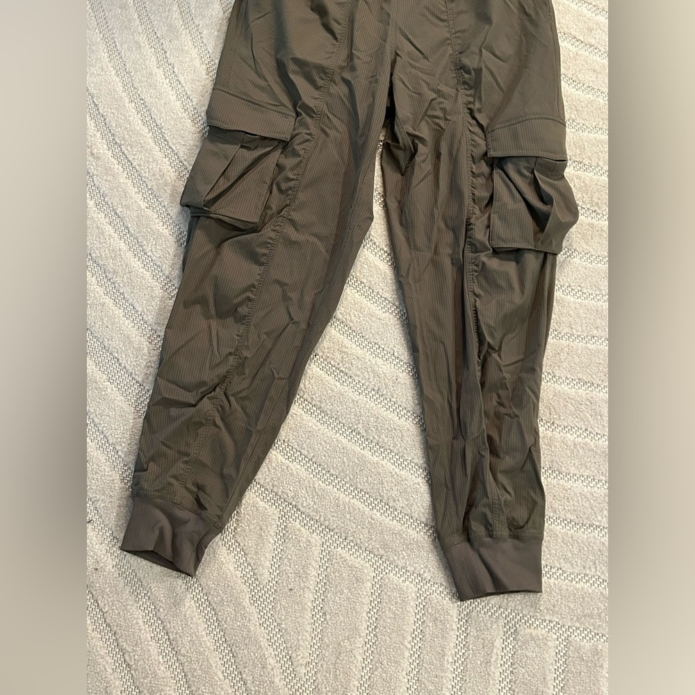 Lululemon Dance Studio Relaxed-Fit Mid-Rise Cargo Jogger in Army Green - S - Picture 6 of 12